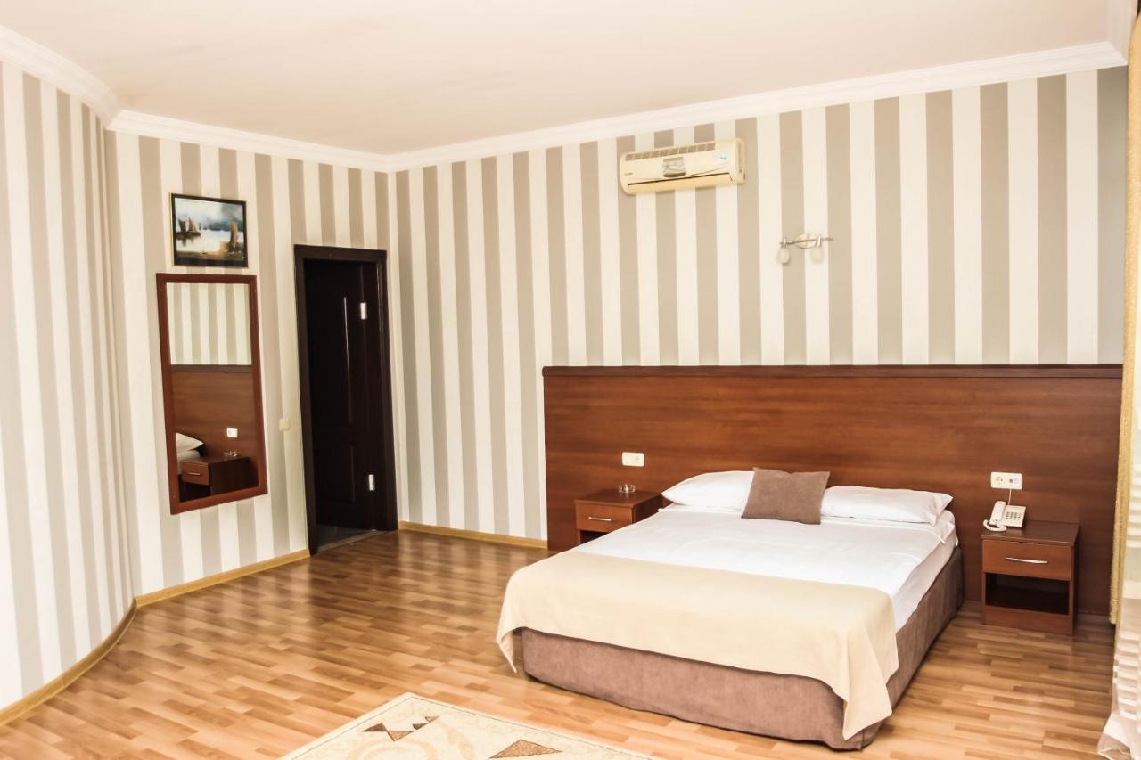 Hotel Istanbul Batumi Kültér fotó
