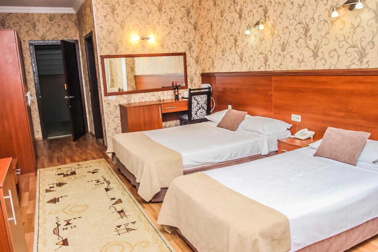 Hotel Istanbul Batumi Kültér fotó
