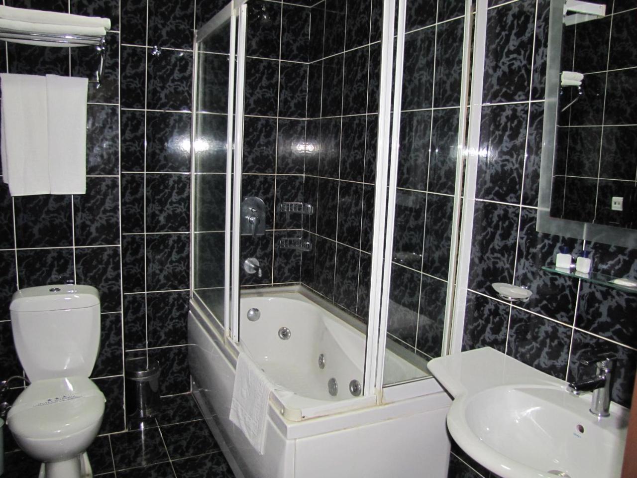 Hotel Istanbul Batumi Kültér fotó