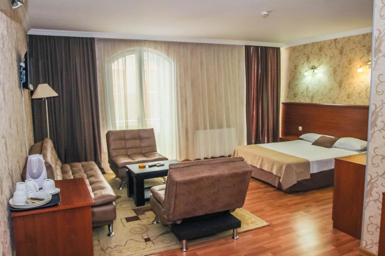 Hotel Istanbul Batumi Kültér fotó