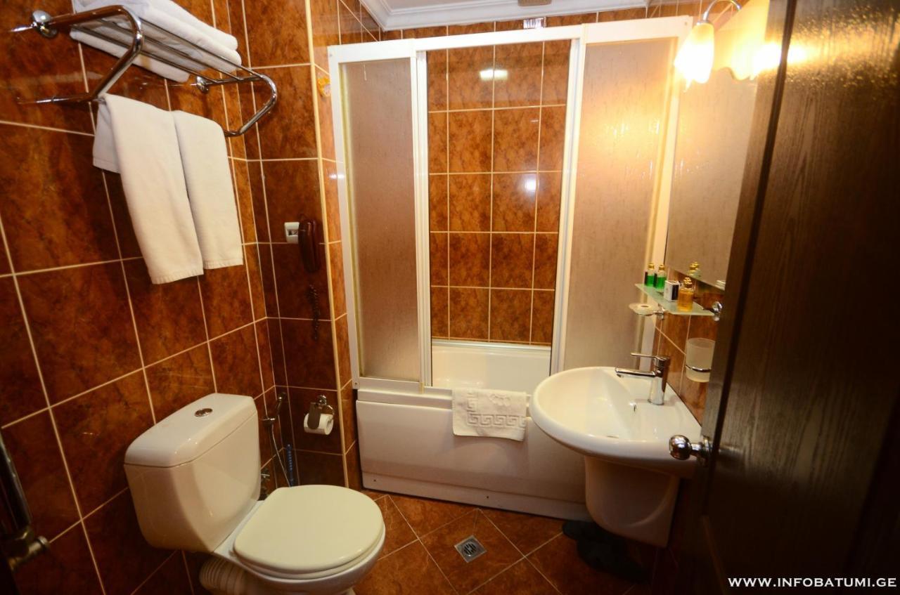 Hotel Istanbul Batumi Kültér fotó