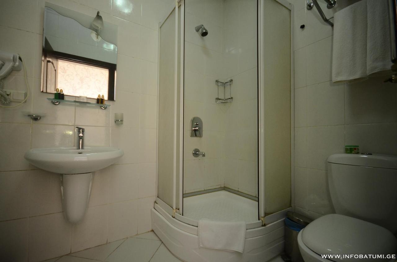 Hotel Istanbul Batumi Kültér fotó