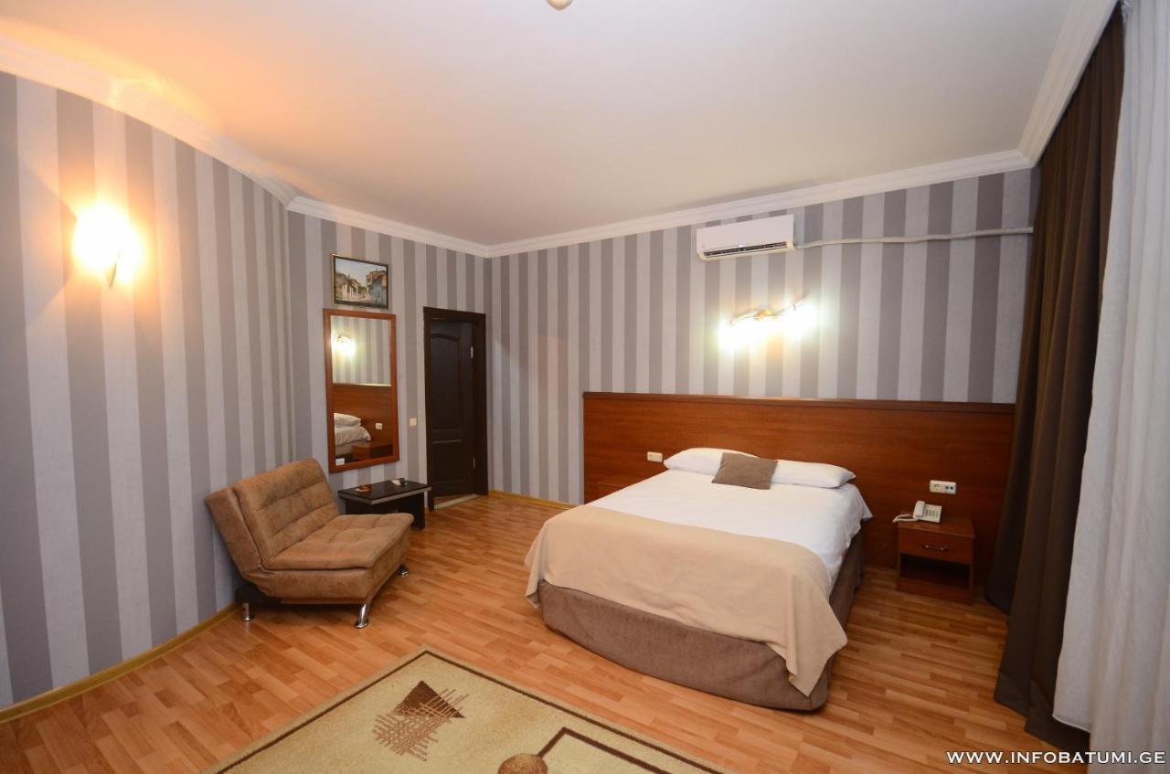 Hotel Istanbul Batumi Kültér fotó