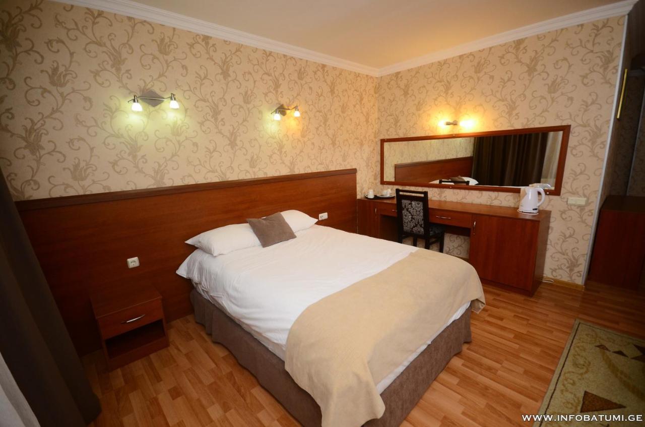 Hotel Istanbul Batumi Kültér fotó